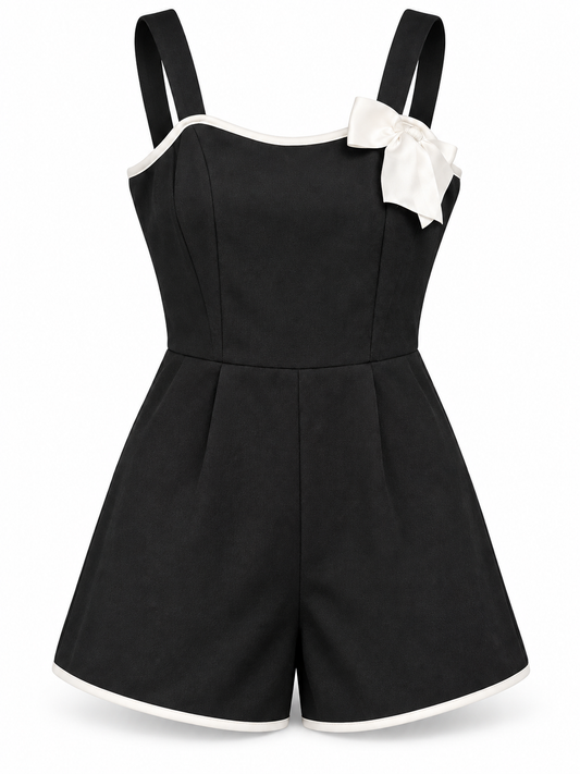 Vista frontal del mono negro con lazo blanco