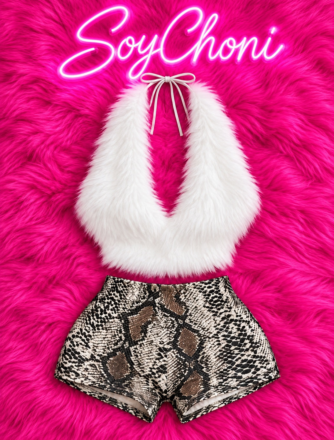 Conjunto SoyChoni con top blanco de pelito y pantalón corto estampado serpiente, vista frontal