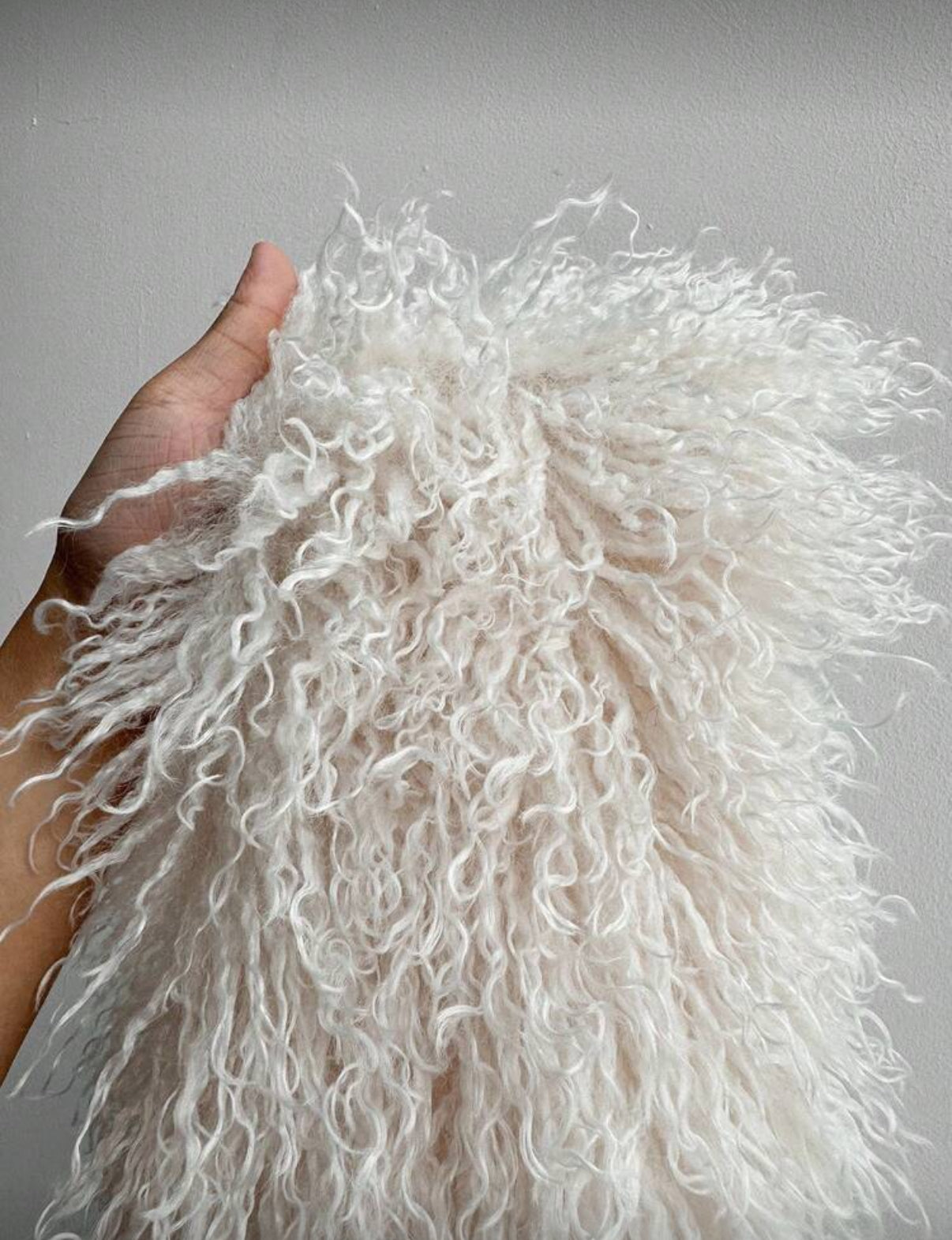 CHAQUETA BLANCA DE PELO SIN MANGAS