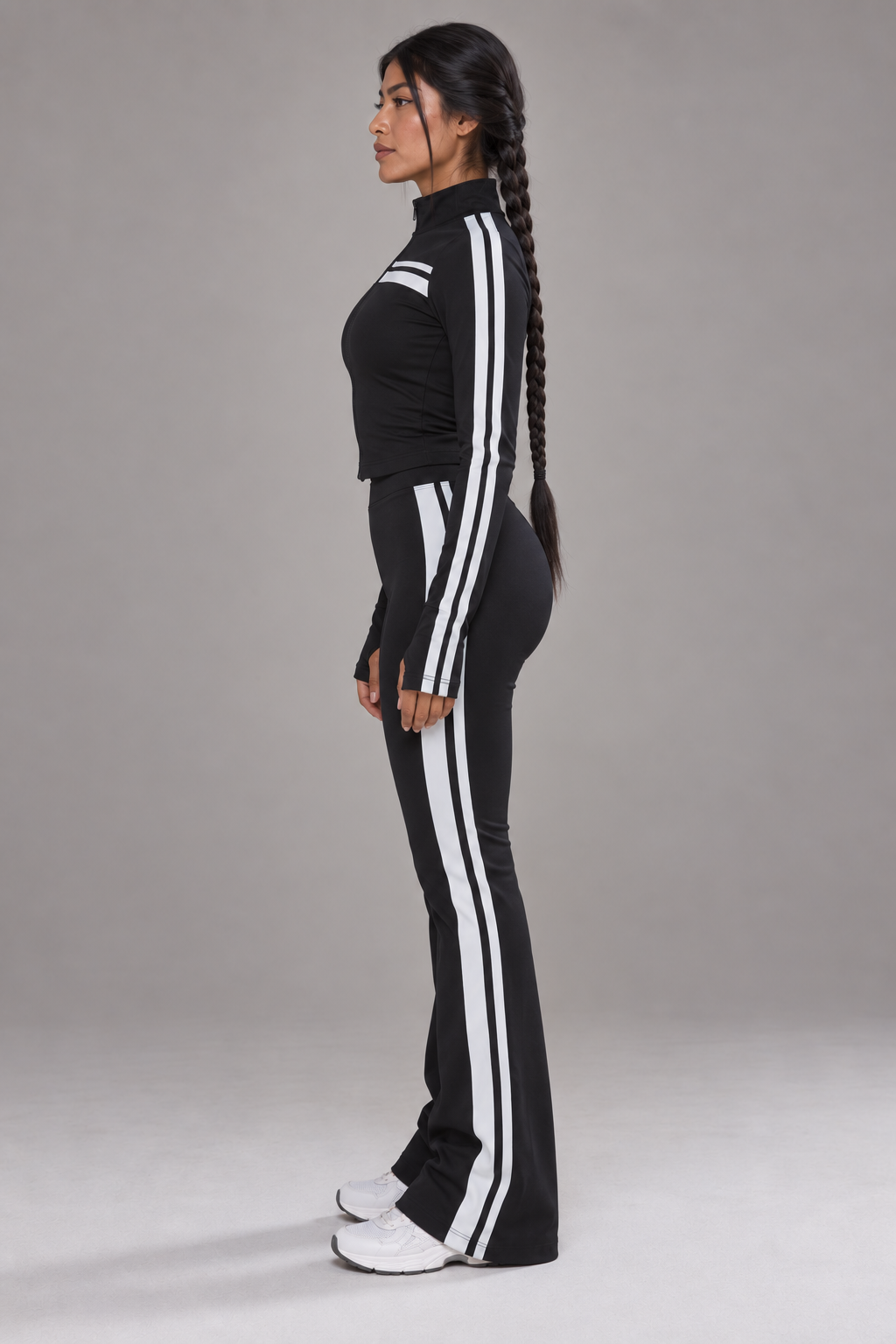 Conjunto deportivo negro con franjas blancas SoyGymBro - vista lateral