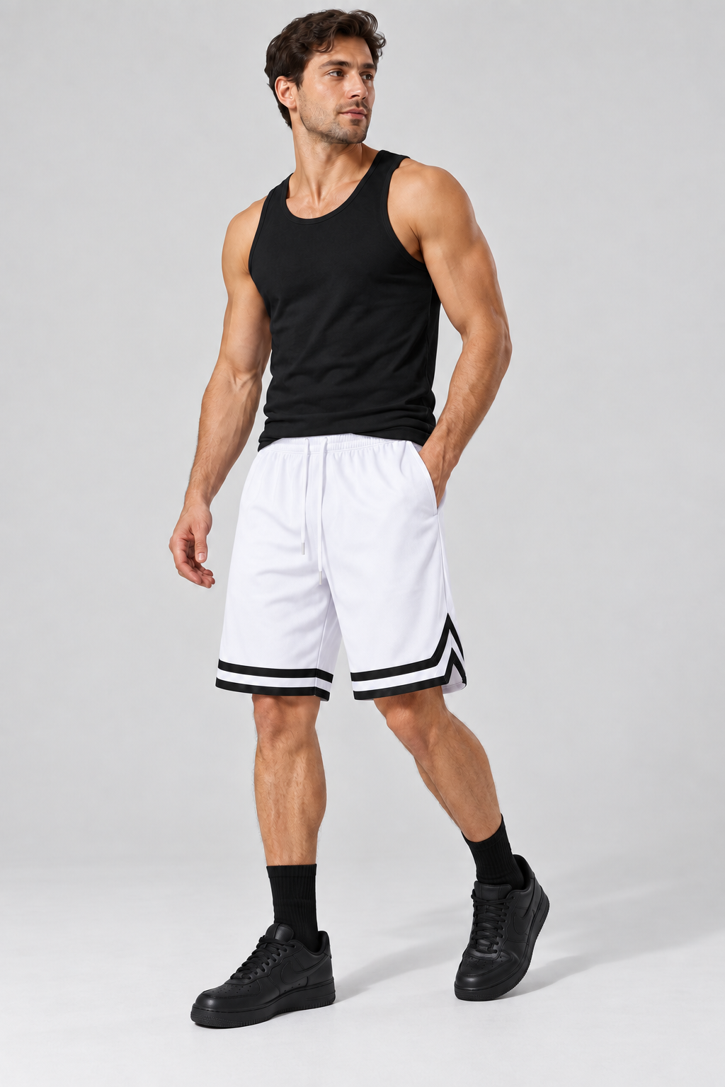 Pantalón corto blanco con camiseta negra