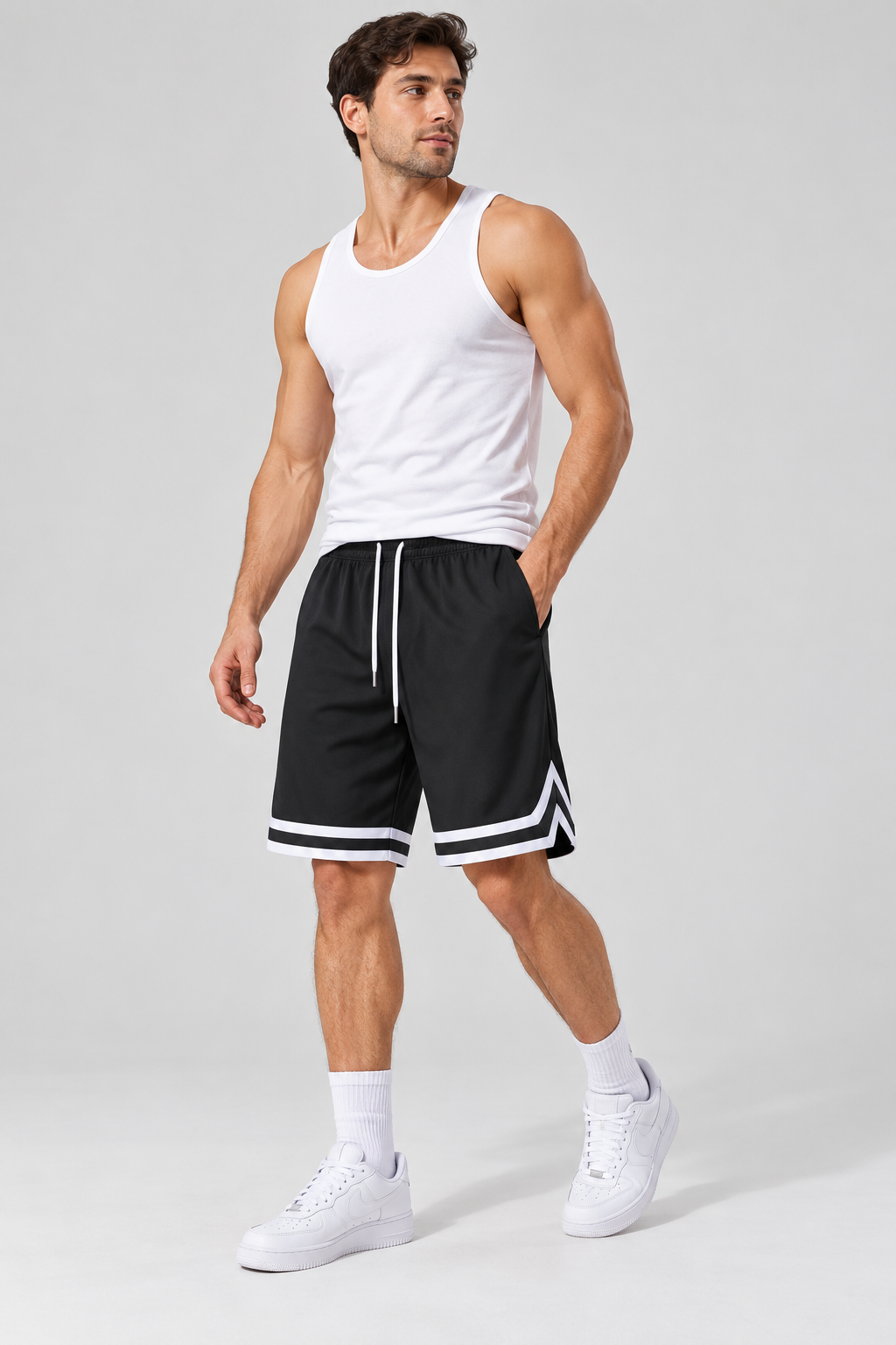 Pantalón corto negro, vista de tres cuartos