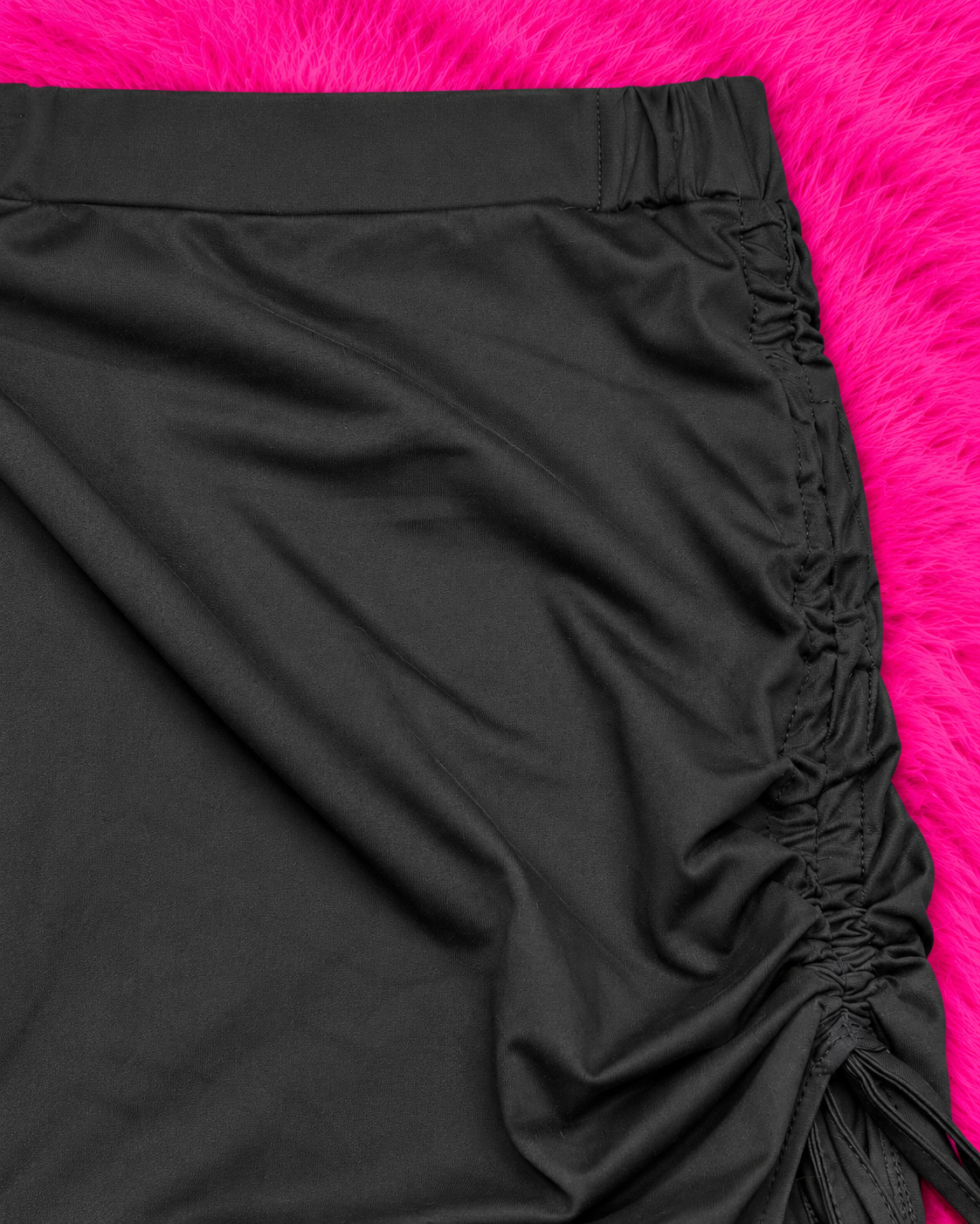 Falda negra con lazada lateral: cintura