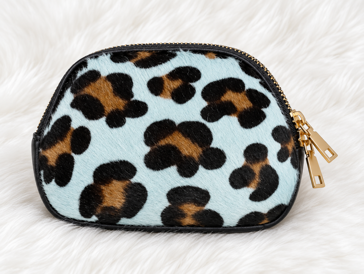 Monedero Blue Safari — frontal de pelito sintético con estampado de leopardo