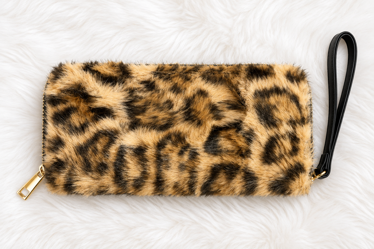 Monedero Wild Velvet — Vista frontal con asa de muñeca