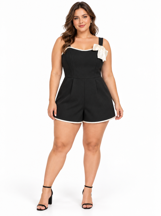 Mono corto negro con lazo blanco en modelo talla L