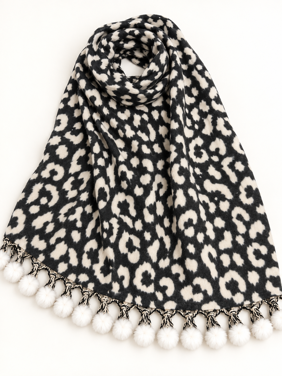 Pashmina Snow Queen con estampado negro y crema y pompones blancos — vista extendida